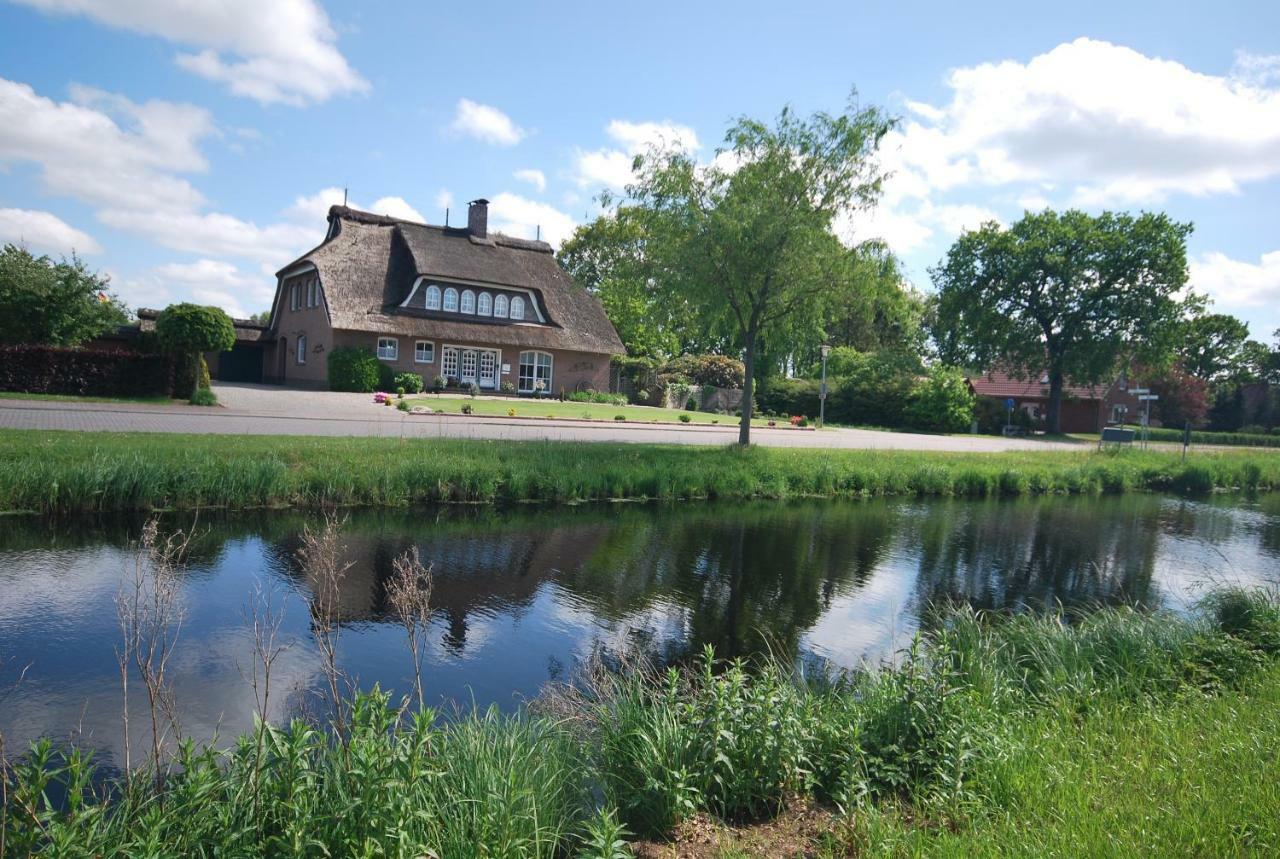 Ferienwohnung -Am Kanal- Nordgeorgsfehn Buitenkant foto
